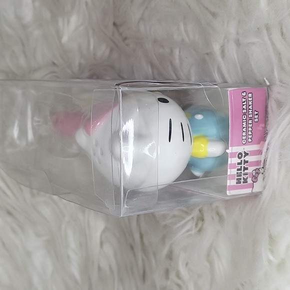 Hello Kitty Colorful Salt & Pepper Shaker Set NWT but has callouts - Picture 4 of 9